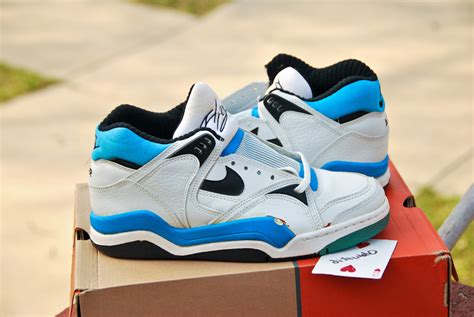 nike air bound.